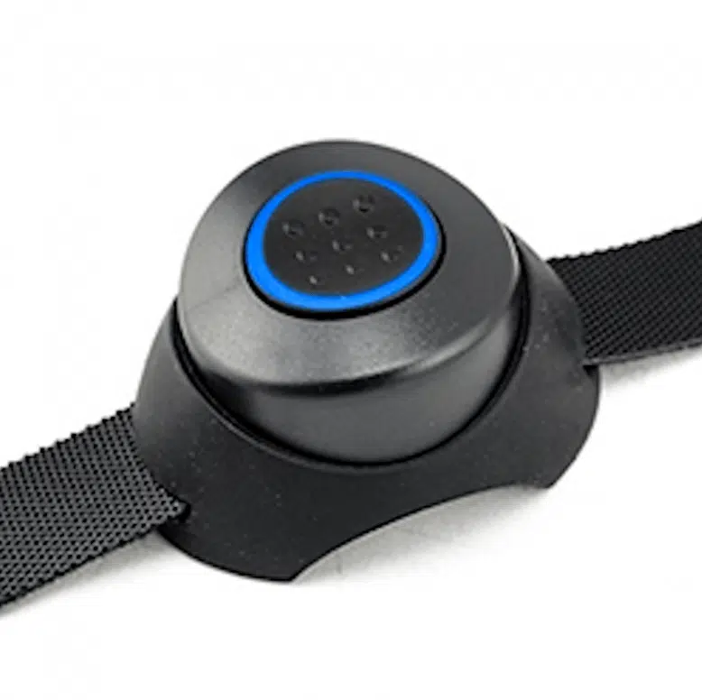 Bluetooth knap til for eksempel styret på motorcykler, knallerter m.v. Kan sidde overalt via det stærke velctrobånd