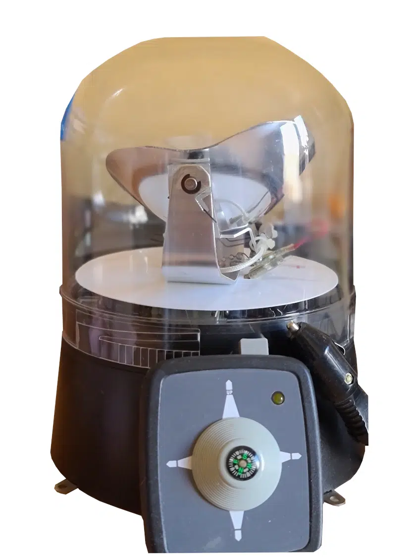 Transparent taglygte (100 W) med både magnet og fastmontering. Strøm fra cigartænderen.......