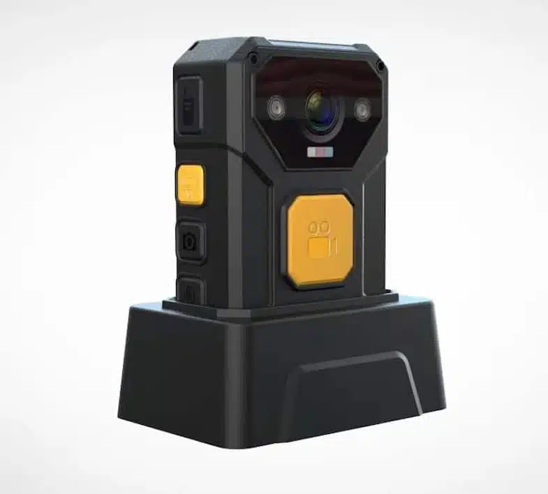 Stor optageknap for forsiden af kameraet, 4G kropskamera, over 15 timers optagelse ved 1080P, 128 GB hukommelse, 14-16 timers optagelse. Infrarød nattelys, mulighed for 2-vejs tale m.m.