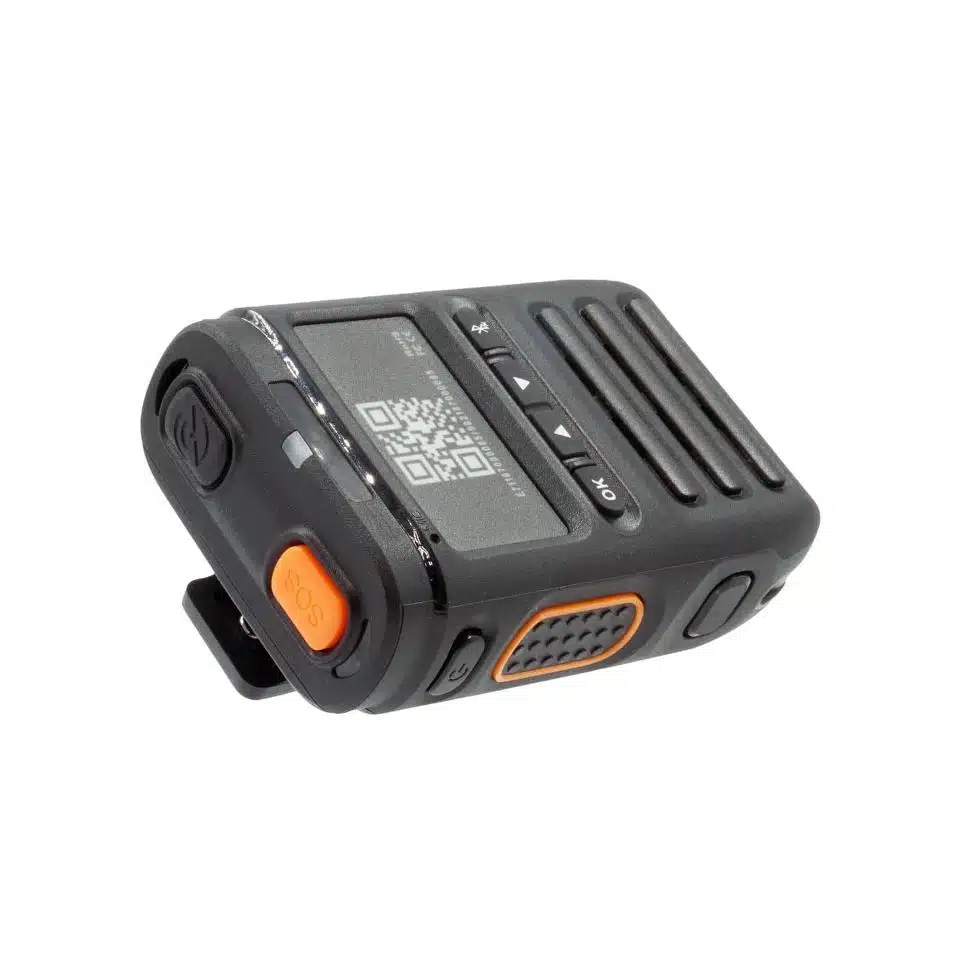 Inrico B-05 er let at parre ved blot at tage et QR-billede, og når mikrofonen er tilsluttet enheden, er den klar til at tale i, med det samme.