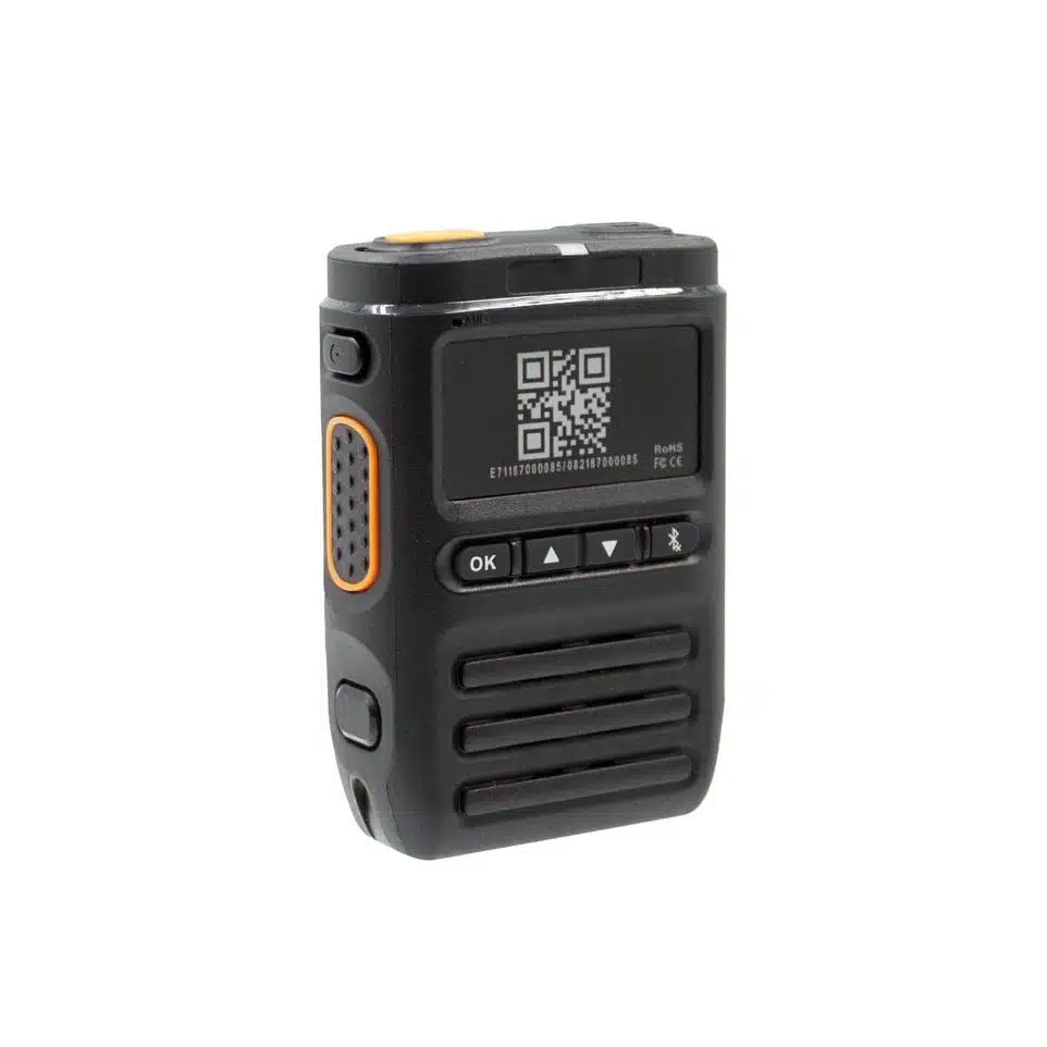 Inrico B-05 er let at parre ved blot at tage et QR-billede, og når mikrofonen er tilsluttet enheden, er den klar til at tale i, med det samme.